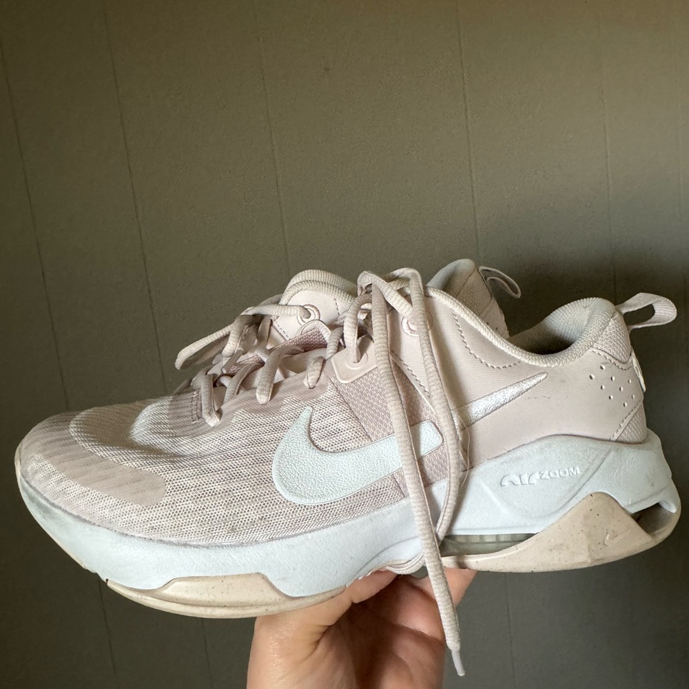 Size 9 woman's Nike AirZoom
